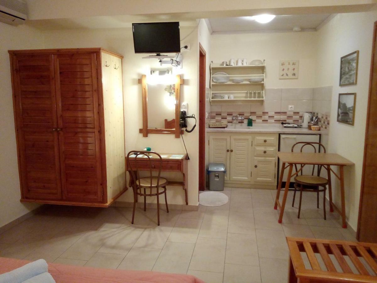 Pansion Matoula Apartment Skiathos Town Bagian luar foto